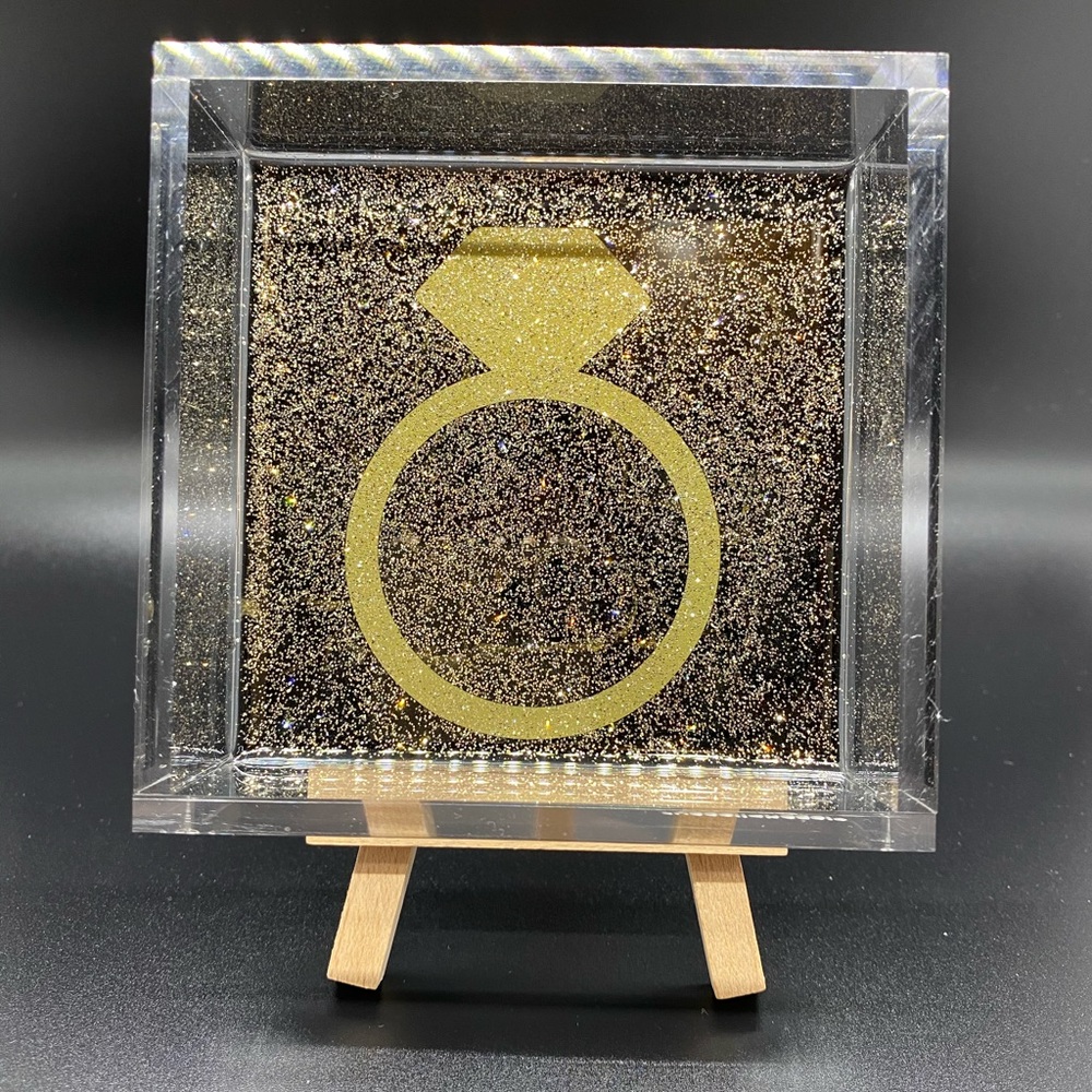 🎁Trinket tray with gold glitter & ring silhouette